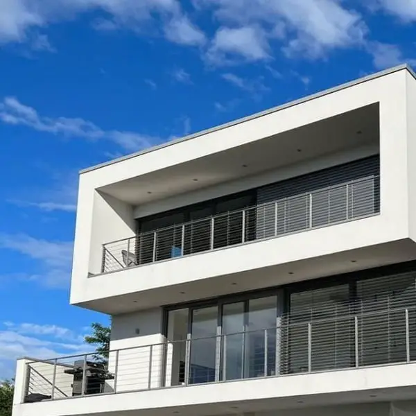 Elegant Minimalism: A Stunning Bauhaus Modern House bauhaus modern home