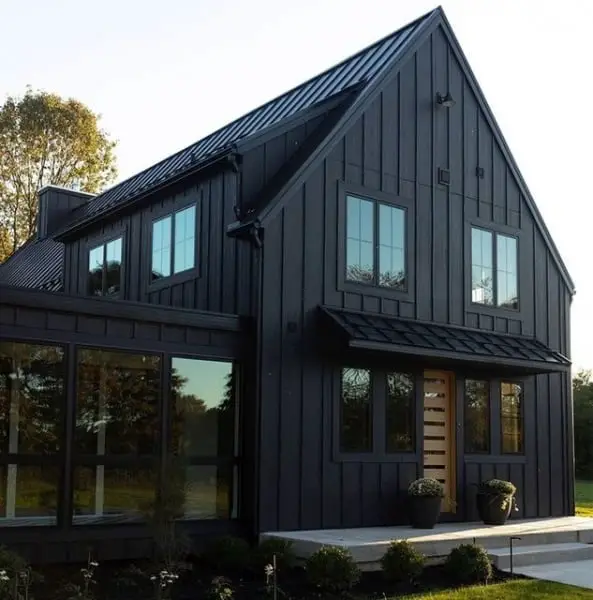 Sleek And Dreamy: A Dark Modern Home Design black modern home