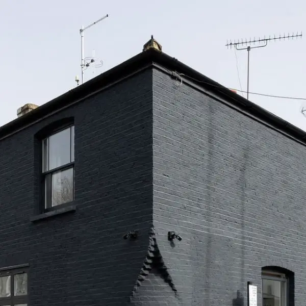 Sleek And Edgy: A Jet Black Notting Hill Property black modern home