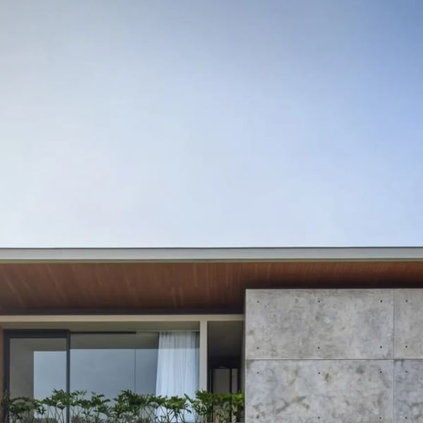 Symmetrically Geometric: Luxurious Modern Tropical House Design boutique modern home