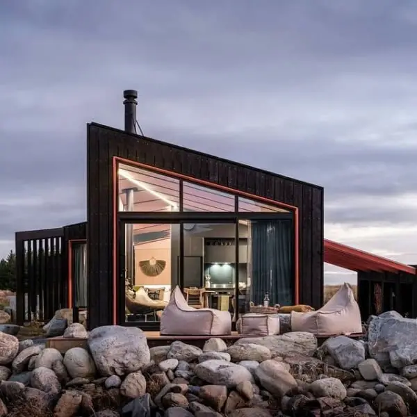 Serene And Luxurious Off-Grid Skylark Cabin Design By Barry Connor modern home view
