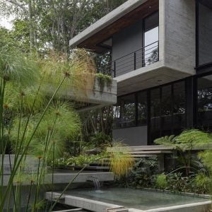 25 Industrial Modern Homes That Redefine Urban Living