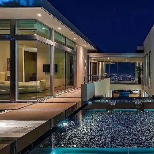 Luxurious Handcrafted And Fashionable: A Modern Home Design That Reflects High-End Living luxury modern home
