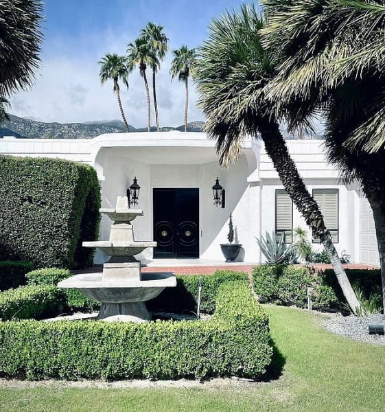Stunning Minimalistic Mid-Century Modern Home In Palm Springs mid-century modern home