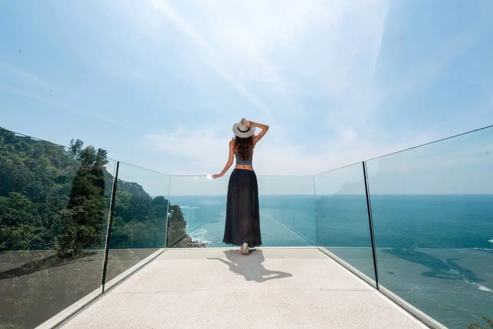 Cliff-edge Balconies